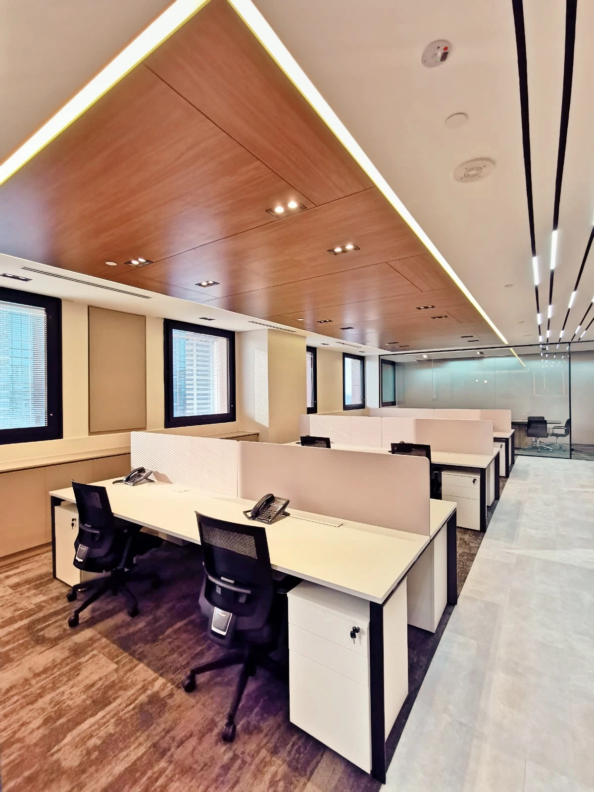 Modern Office Desking System Takashimaya - Commercial renovation project by ID Work Studio Singapore